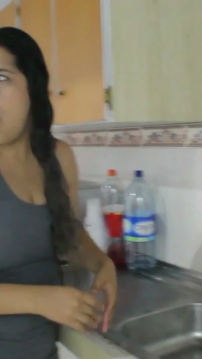 Üvey oğul, busty üvey annesi Jennifer tarafından becerdin - ispanyolca porno | Klip 2