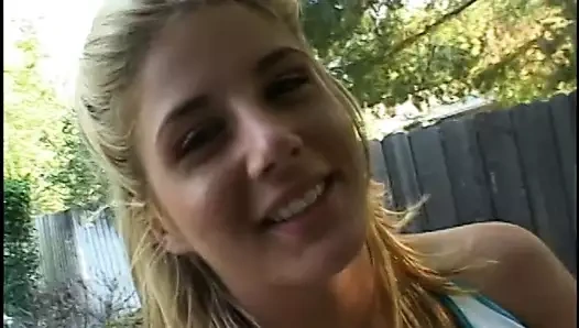 kısa saçlı sarışın alır onu popo dolu ile dick yüz