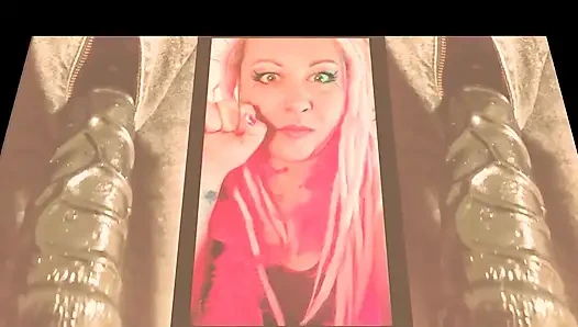 Sevimli sahibe ilk büyük zenci yarağını emip ağzına boşalmanı izlemek istiyor