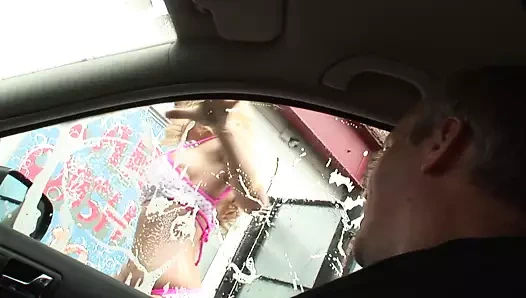 Sokak fahişesi iş karşılığında kedi verir!