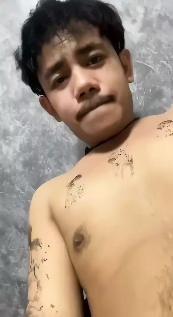 Güneyli yakışıklı genç adam.