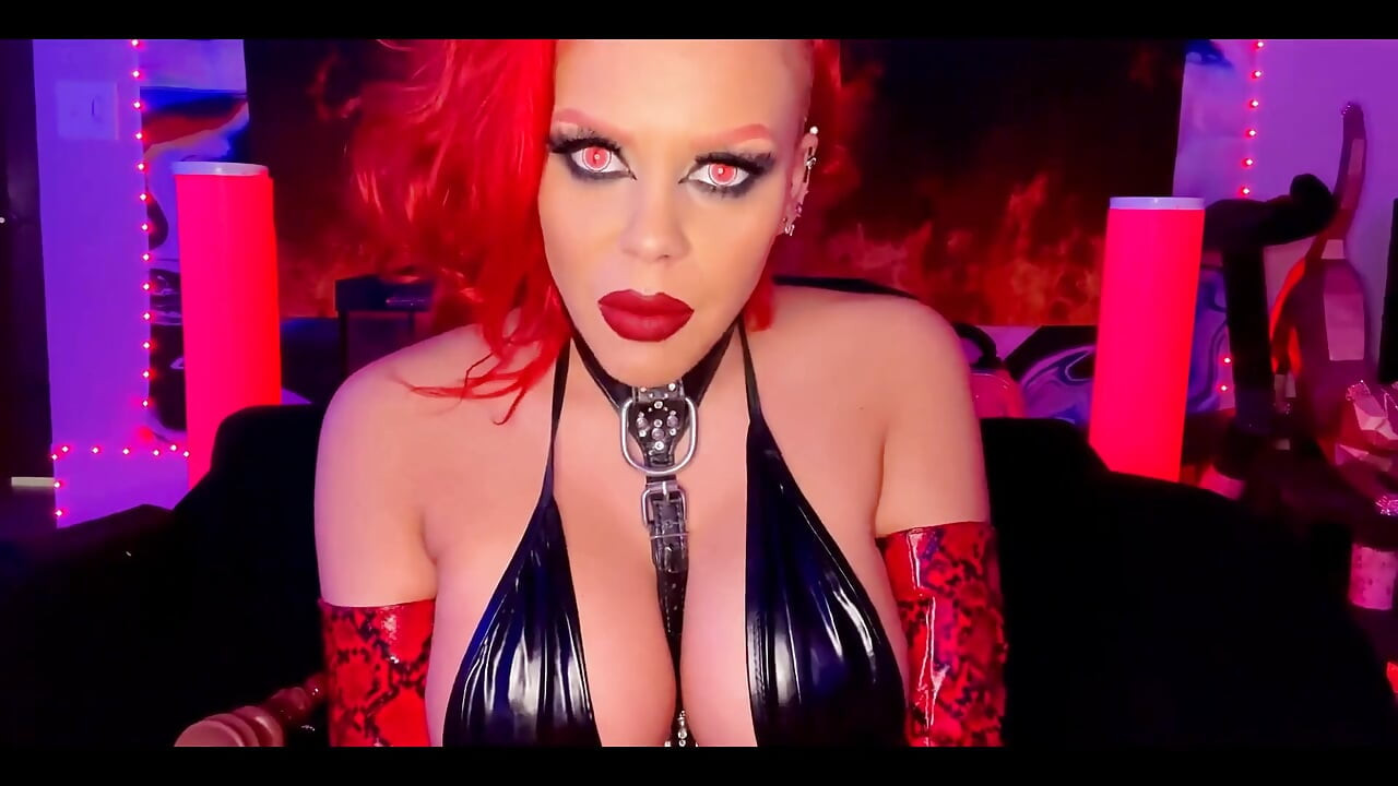 Succubus bayan red x şeytan spermini yutuyor