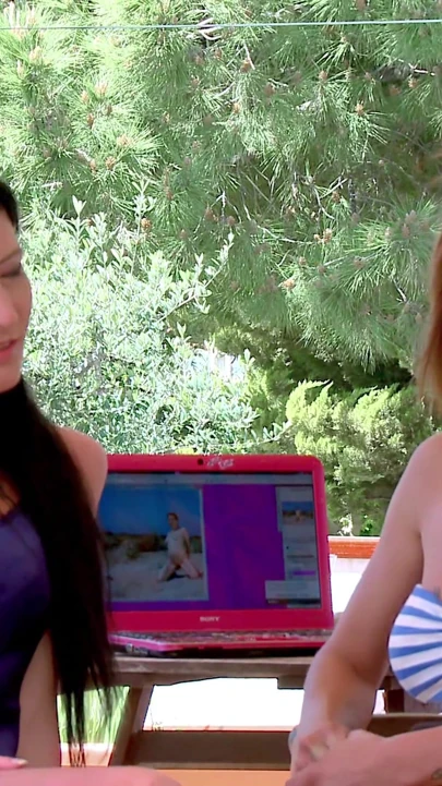 Amadea Emily: Amadea Emily ile seksi video röportajı