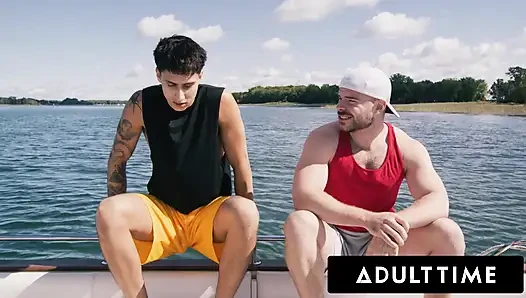 ADULT TIME - heteroseksüel arkadaşlar Marcus Mcneil ve Angel Elias hayal kırıklığı yaratan tekne gününü sert sikişe dönüştürüyor
