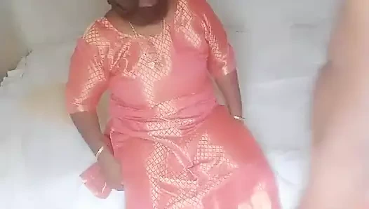 Üniversite öğretmeni ve erkek arkadaşı sikişiyor