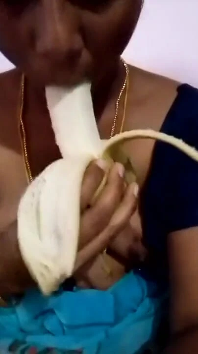 Захватывающий момент из "Минет индийской тетушки жены банана"