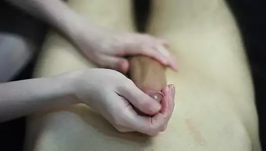 Harika bir elle muamele, midesine boşalmasını istedim