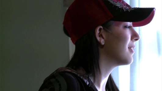 Kenna kane amını bir babanın sikinde yukarı ve aşağı sektiriyor