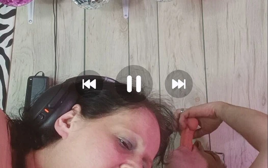 Yarak emme yüksek sesle olduğunda üçlü kalabalık değil