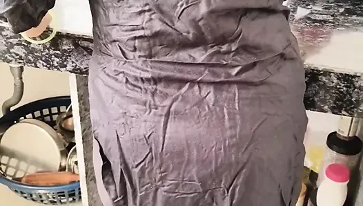 Hintli utangaç yenge ev sahibi tarafından sert sikiliyor
