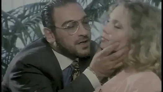 Mükemmel Sarışın Roberto Malone'un Büyük Penisini Alıyor