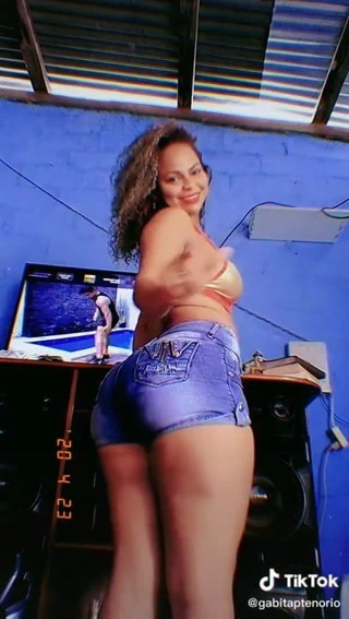 Linda de calcinha marcado