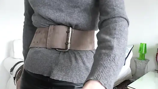 Oturma odasında kemer takma, bölüm 3, Lady Victoria Valente