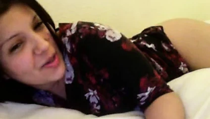 Sıcak milf gösterileri kapalı ona sıcak vücut üzerinde web kamerası