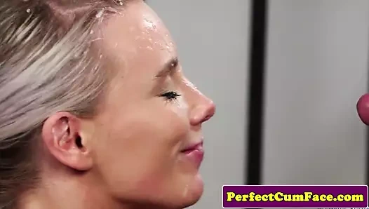 busty memur bebeğim alır mükemmel yük üzerinde yüz