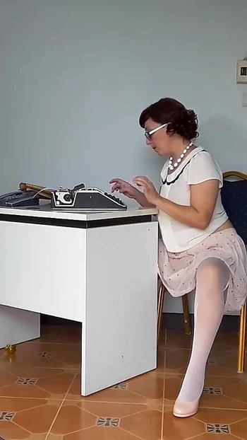 Волнующий момент от "SeXretary секретарша обнаженная офисная милфа"