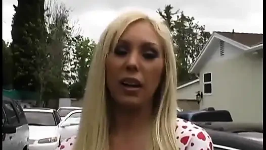 Erkek ve kadın porno yıldızları kamera arkası film hakkında konuşuyor