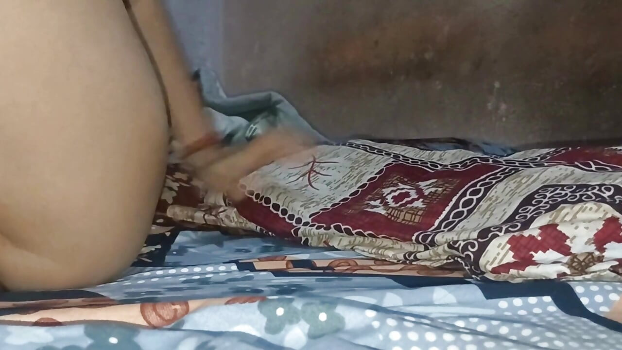 Evli kadın kocasının arkadaşı tarafından sikiliyor gerçek amatör, aldatan evli kadın