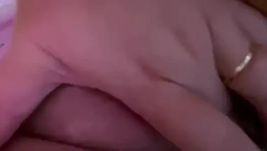 Genç kız mastürbasyon yapıyor