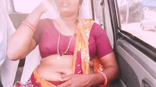 Hintli üvey anne ve üvey oğlu uzun yolculuk için arabada seks yapıyor. Telugu edepsizce konuşuyor.