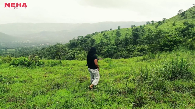 Seksi sevimli desi genç çıplak kız açık havada sikiliyor