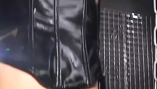 Seksi Alman kaltak esaret eylemi sonrası sert sikiliyor