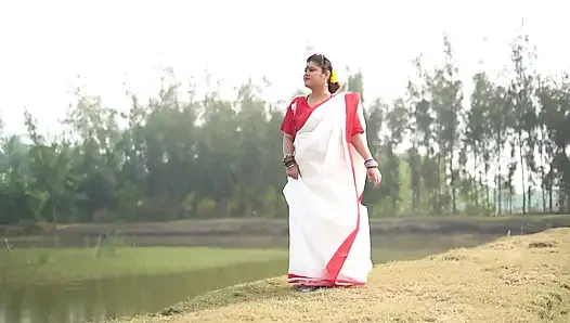 Bengalli ateşli ve seksi görünüyor