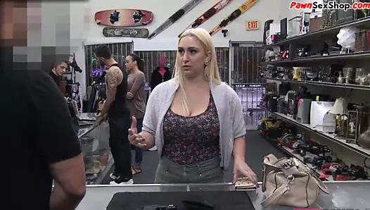 Düzgün vücutlu sarışın milf ile büyük memeler gets becerdin içinde the rehinci