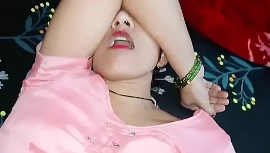 Yeni evli kızın pembe amcığını yalıyor ve emiyor seks videosu, Hintli ateşli kız erkek arkadaşı tarafından sikiliyor