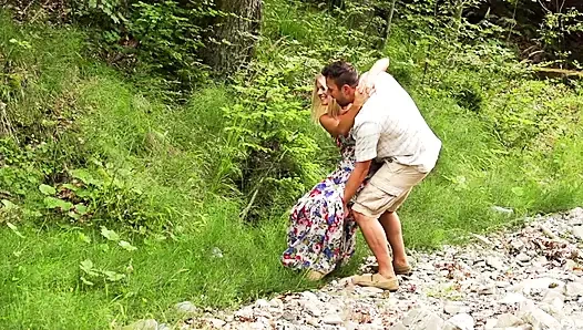 Genç Alman çift gittikleri her yerde açık havada sikişiyor - sekslerinin daha fazla sahnesi