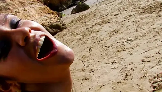 Plajda sikilmeyi seviyor