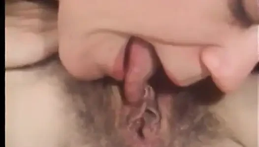 Edepsiz fahişeler deliklerinde birden fazla yarak olmasını seviyor