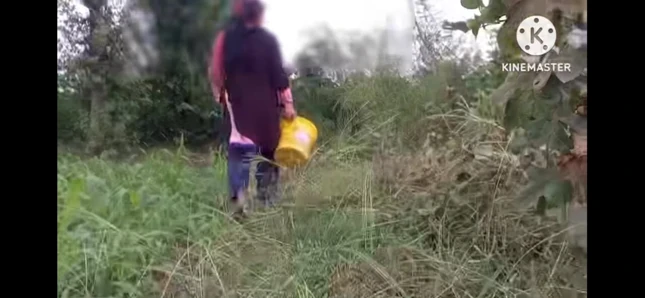 Evli üvey kız kardeş kocasını aldatıyor ve onun tarafından sikiliyor