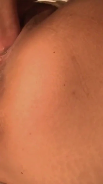 Güzel sıkı orta yaşlı seksi kadın içinde büyük yarak hissetmek istiyor | Klip 1