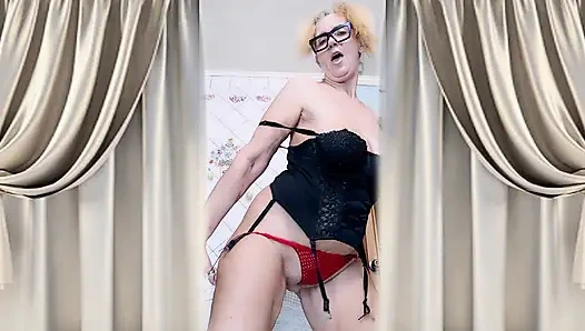 Hot housewife Lukerya flirts in red fishnet panties on the washing machine.