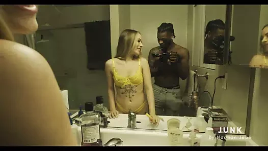 Koca, karısını en iyi arkadaşıyla aldatırken yakalar