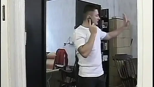 Hatun yatak odasında iyi bir sikiş partisi için iki biseksüel adama katılıyor