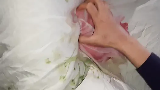 Utangaç oda arkadaşımız bizi cunnilingus ile uyandırdı, sürpriz üçlü seks