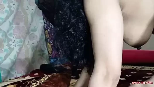 Desi ganwar pakistani bhabhi anal becerdin ile Hint ev sahibi için ödemek rent ve o kaba becerdin ona sıkı göt