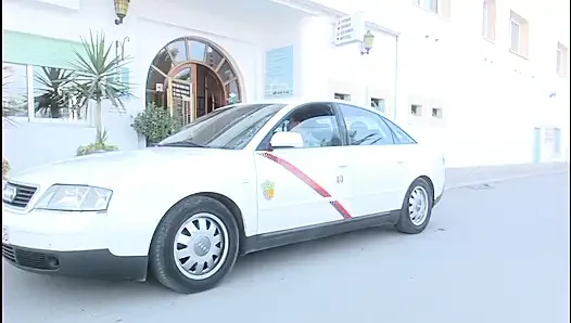 Sarışın hatun buharlı karşılaşmada taksi şoförünü baştan çıkarıyor