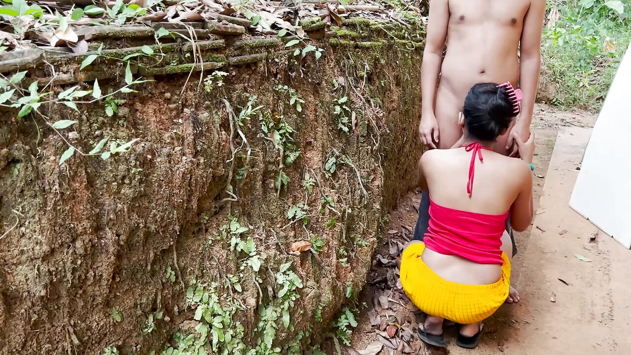 sri lankan wife giving blowjob to village boy in public outdoor