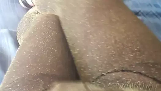 topuklu parlak ayaksız külotlu çorap içinde Cumming.