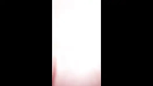 Üvey anne üstüne çıkmadan önce yarak emiyor ve büyük yarağı bir profesyonel gibi sallıyor