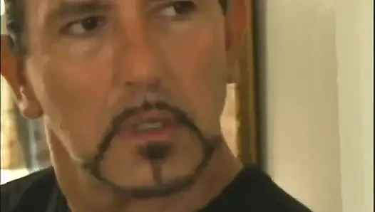 Seksi sarışın minyon amcık amcığını parmaklıyor