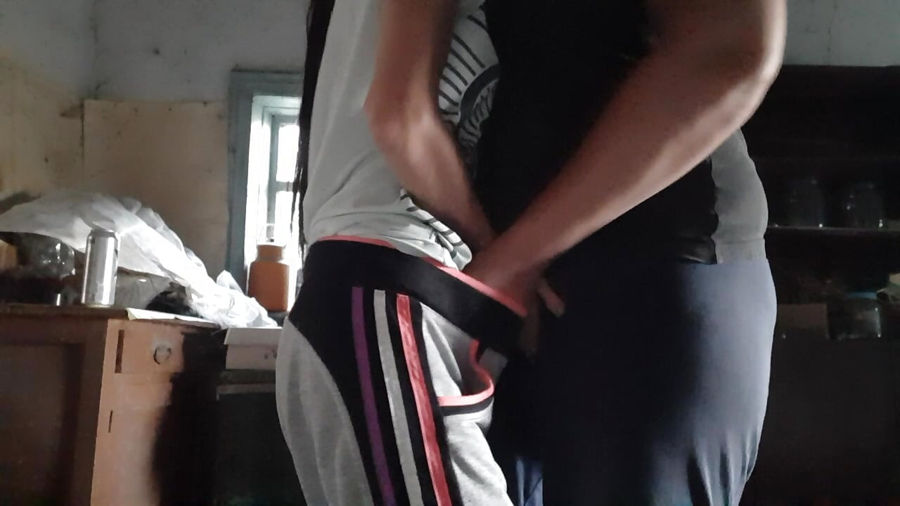 Terk edilmiş bir evde karşılıklı mastürbasyon yaptık ve aynı anda geldik - lesbian-candys