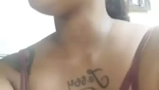 Seksi sırtlı kız sefies 3.mp4 yapıyor