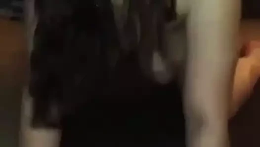 Sevimli kız arkadaş yerde doggystyle becerdin