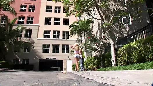 Küçük sürtük için dev büyük yarak