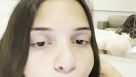Brazylijska Alice Lima ssie i jeździ dildo w motelu