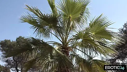 Spontane Seks Yol Kenarı Aç MILF Her Şeyini Veriyor